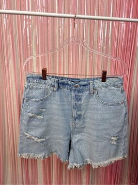 Like new Wild Fable Light Wash Distressed Denim Shorts SZ 12